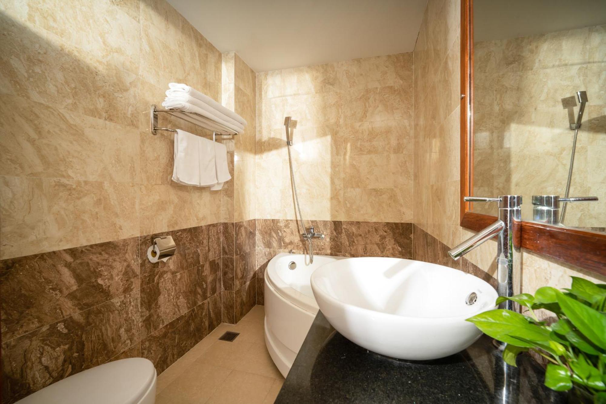Titan Hotel Дананг Екстер'єр фото